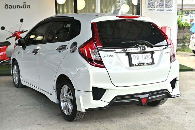 Honda Jazz 2017 1.5 V Plus i-VTEC Sedan เบนซิน ไม่ติดแก๊ส เกียร์อัตโนมัติ ขาว รูปที่ 4