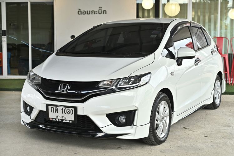 รถ Honda Jazz 1.5 V Plus i-VTEC สี ขาว