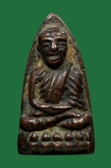 หลวงปู่ทวดหลังเตารีดเล็ก