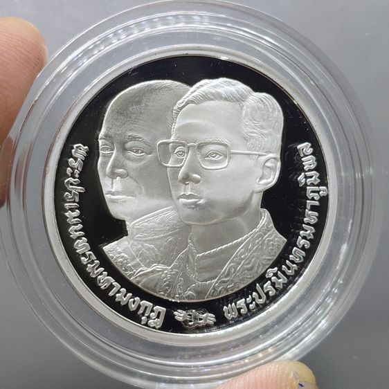 เหรียญเงินขัดเงา 600 บาท (ติดลำดับหายาก) ที่ระลึกพระราชพิธีสมมงคลพระชนมายุ 64 พรรษา เท่าพระบาทสมเด็จพระจอมเกล้าเจ้าอยู่หัว พ.ศ.2534 รูปที่ 3