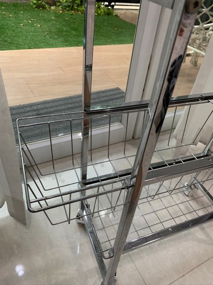 ชั้นวางของ top ไม้สีขาวจาก Homepro ขาเหล็กเคลือบเงา ชั้นตะแกรงเลื่อนได้ สวยและใช้งานได้ดีค่ะ รูปที่ 7