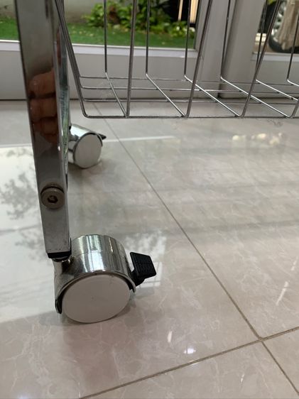 ชั้นวางของ top ไม้สีขาวจาก Homepro ขาเหล็กเคลือบเงา ชั้นตะแกรงเลื่อนได้ สวยและใช้งานได้ดีค่ะ รูปที่ 8