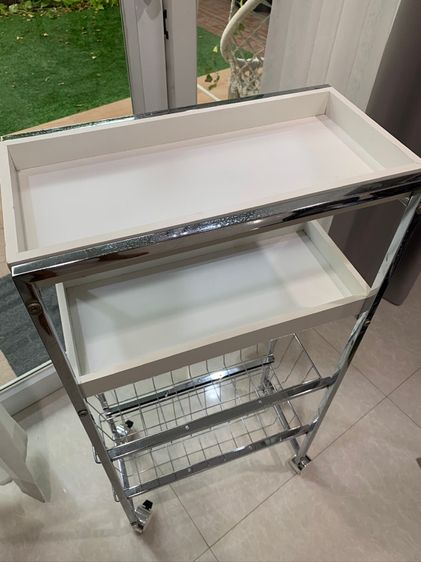 ชั้นวางของ top ไม้สีขาวจาก Homepro ขาเหล็กเคลือบเงา ชั้นตะแกรงเลื่อนได้ สวยและใช้งานได้ดีค่ะ รูปที่ 4