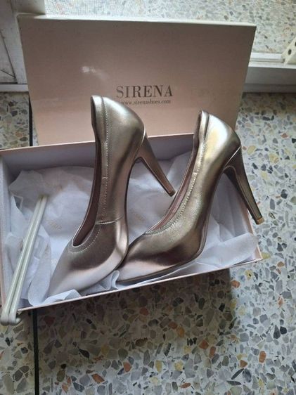 รองเท้าส้นสูง