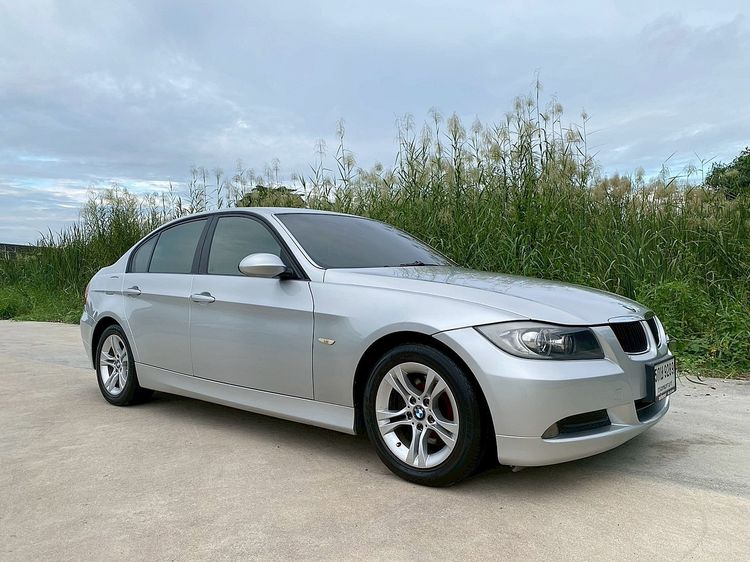 รถ BMW Series 3 318i สี บรอนซ์เงิน