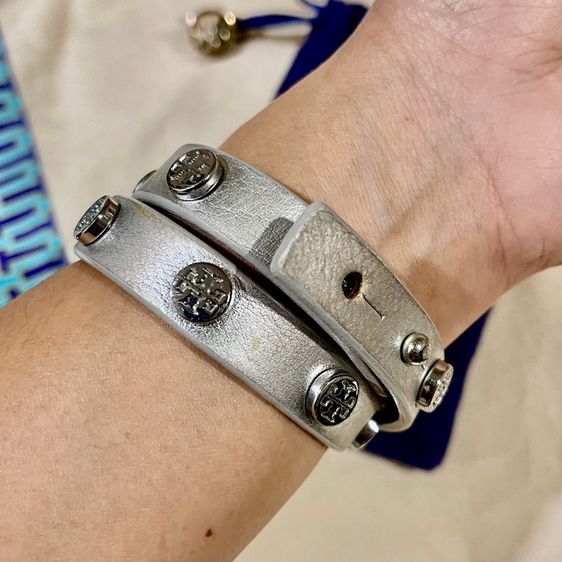 Tory Burch Leather Bracelet ของแท้  รูปที่ 4