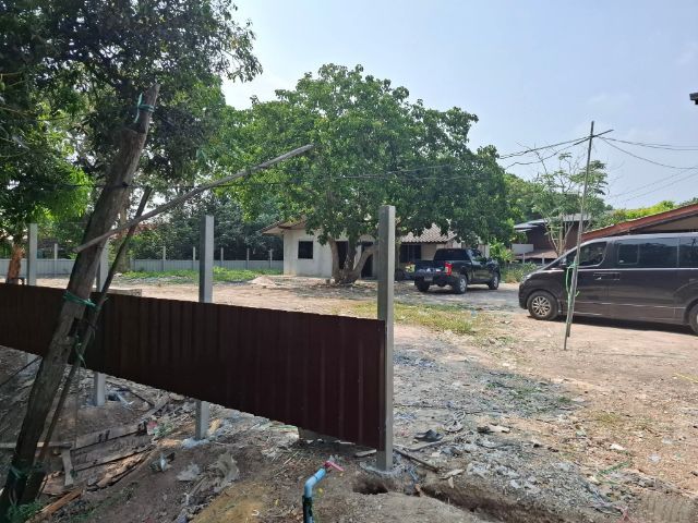 อื่นๆ ไม่มี สร้างเสร็จก่อน 2010 ใช่ ขายบ้านที่นครนายกครับอำเภอเมืองแยก จ ป ร 1ไร่ 18ตารางวา ราคา4.5ล้านติดแม่น้ำ รูปที่ 4