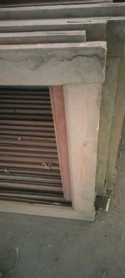 บานหน้าต่างไม้สัก