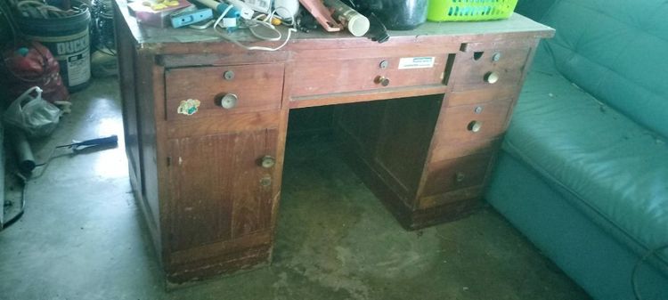 โต๊ะบัญชีไม้สักค่ะ 