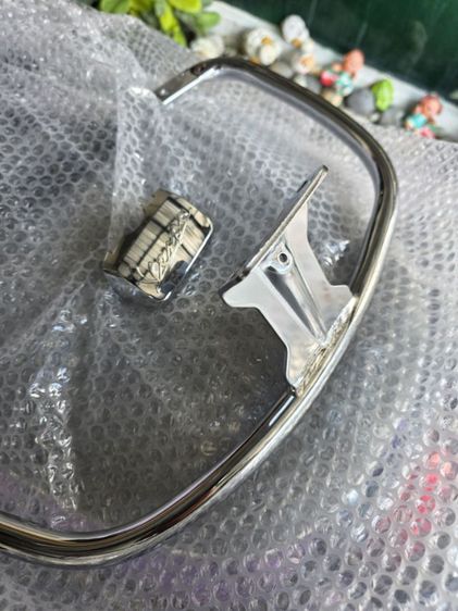 มือจับหลัง vespa Lx125-150 แท้ ถอดจากป้ายแดงกริ๊บๆ รูปที่ 2