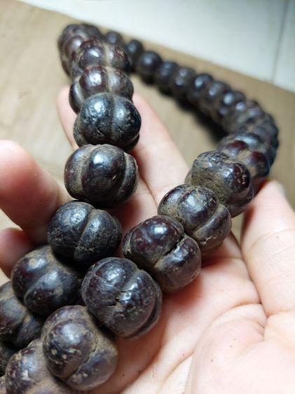 เครื่องรางประคำเม็ดมะยมเนื้อผงว่านยาหลวงปู่บุญวัดกลางบางแก้วมีฝังตะกรุดทุกเม็ด รูปที่ 2