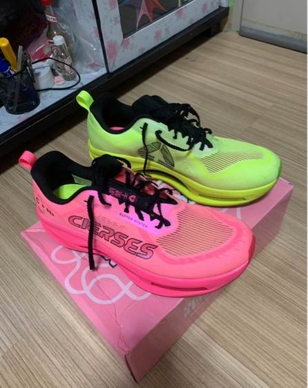 รองเท้าวิ่ง