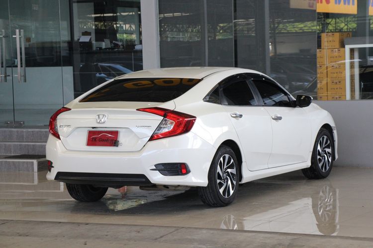Honda Civic 2016 1.8 EL i-VTEC Sedan เบนซิน ไม่ติดแก๊ส เกียร์อัตโนมัติ ขาว รูปที่ 2