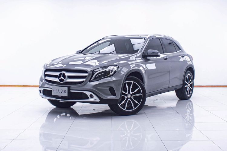 รถ Mercedes-Benz GLA-Class GLA200 สี เทา
