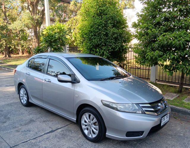 รถ Honda City 1.5 V i-VTEC สี บรอนซ์เงิน