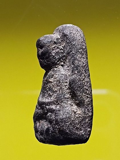 หลวงปู่ทวด เนื้อว่าน พิมพ์พระรอดหน้าใหญ่ รุ่นแรก ปี2497 สภาพสวยเดิม พระเก็บเก่าผิวจากบนหิ้งเก่าเลยครับ รูปที่ 5