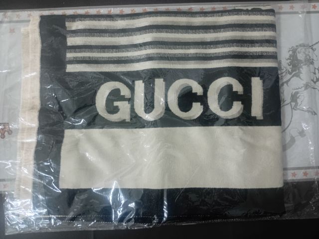 ผ้าคลุมไหล่