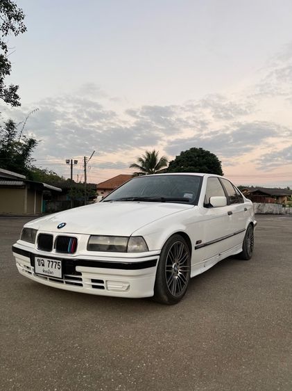 รถ BMW Series 3 318i สี ขาว