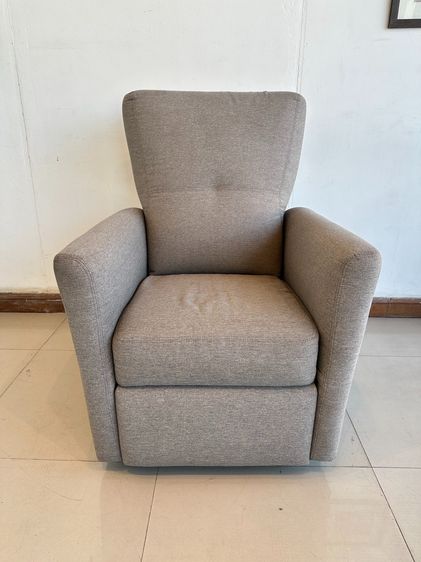 เก้าอี้อาร์มแชร์ เบาะผ้าสีเทา โครงไม้จริง ขาเหล็กทรงกลมโยกได้ หมุนได้ 360 องศา รูปที่ 10