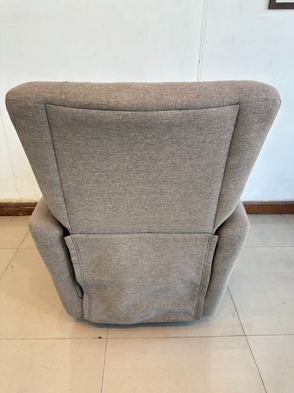 เก้าอี้อาร์มแชร์ เบาะผ้าสีเทา โครงไม้จริง ขาเหล็กทรงกลมโยกได้ หมุนได้ 360 องศา รูปที่ 7