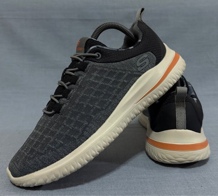 Skechers Slip on Size41 ส่งฟรี