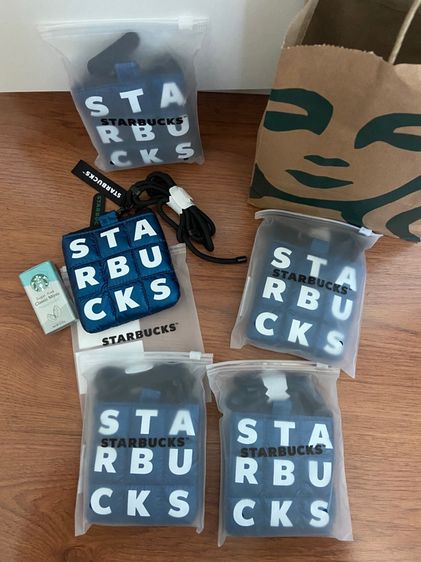 starbuck pouch bag ของแท้ metallic pouch set blue พร้อมลูกอมมินต์ ห้อยโทรศัพท์ ห้อยคอ รูปที่ 4