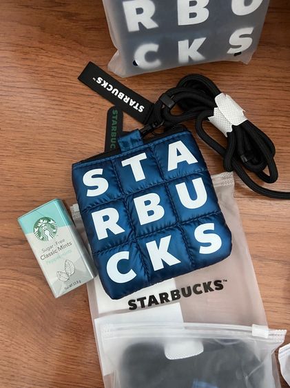 starbuck pouch bag ของแท้ metallic pouch set blue พร้อมลูกอมมินต์ ห้อยโทรศัพท์ ห้อยคอ รูปที่ 2