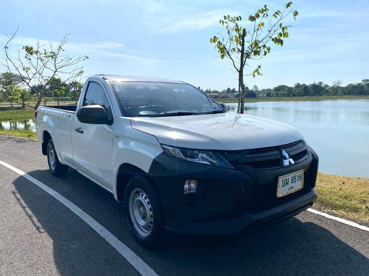 Mitsubishi Triton 2022 2.5 GL Pickup ดีเซล ไม่ติดแก๊ส เกียร์ธรรมดา ขาว รูปที่ 2