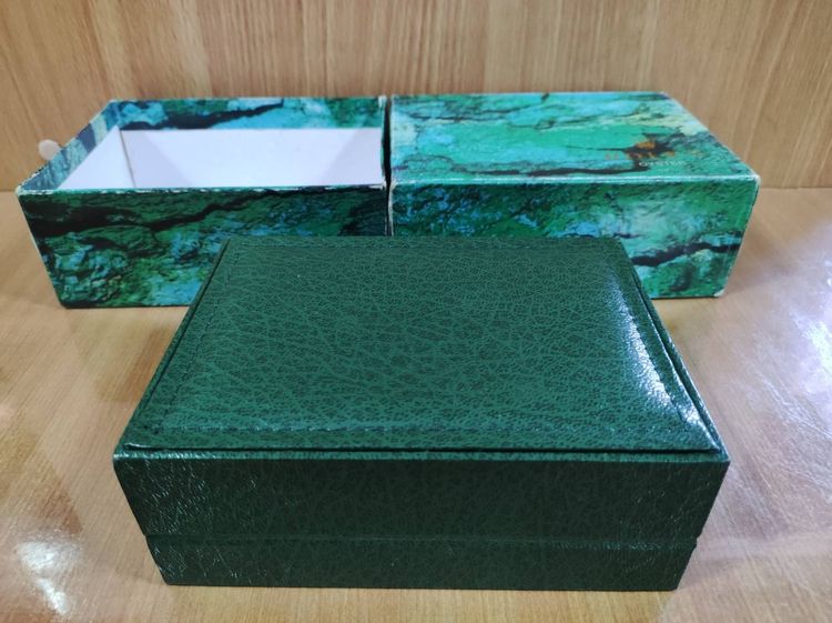 กล่องใส่นาฬิกาเป็นกล่องไม้บุหนัง สภาพสวยมากตามรูป รูปที่ 2