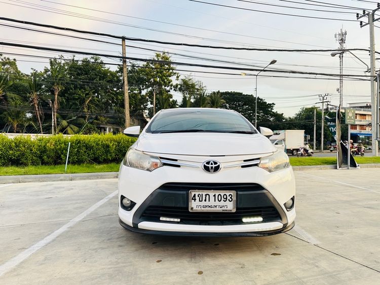 รถ Toyota Vios 1.5 J สี ขาว