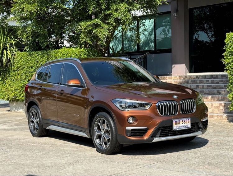 รถ BMW X1 1.5 sDrive18i xLine สี น้ำตาล