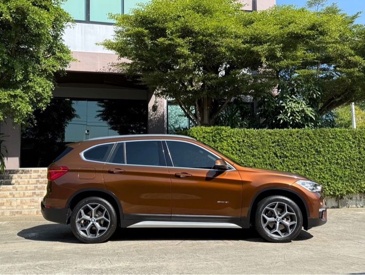 BMW X1 2017 1.5 sDrive18i xLine Utility-car เบนซิน ไม่ติดแก๊ส เกียร์อัตโนมัติ น้ำตาล รูปที่ 2