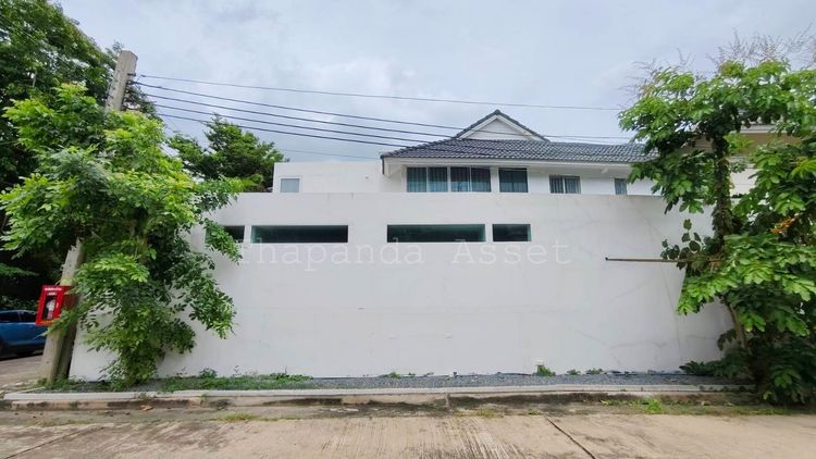 อื่นๆ ตกแต่งครบ สร้างเสร็จก่อน 2010 ให้เช่าสินบดีบางบัวทอง บ้านเดี่ยวตกแต่งหรูหรา   ✨ เช่าเพียง 37,000 บาท✨ รูปที่ 2