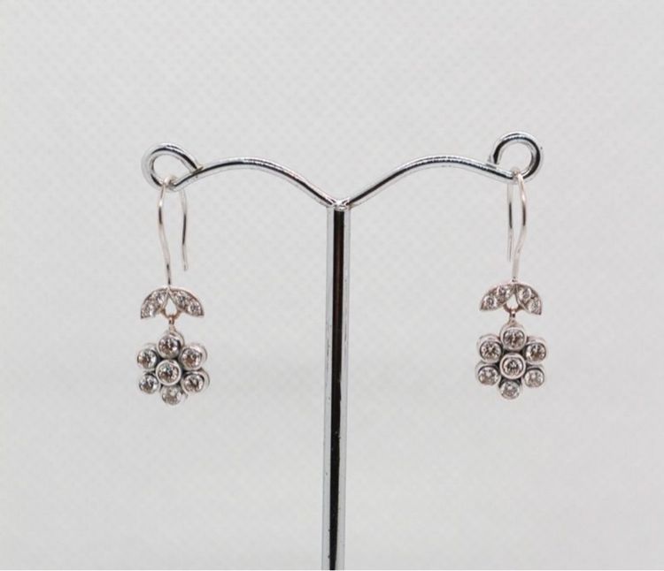 ต่างหูเพชรแท้ รูปดอกไม้ รูปที่ 2