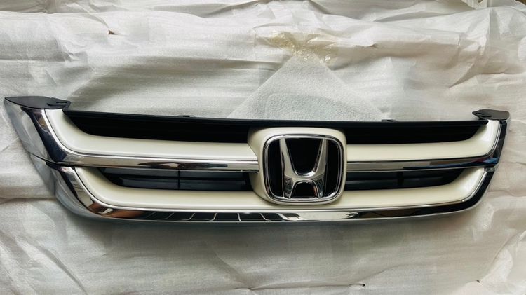 กะจังหน้ารถHonda crv ปี2010 สีขาวมุก