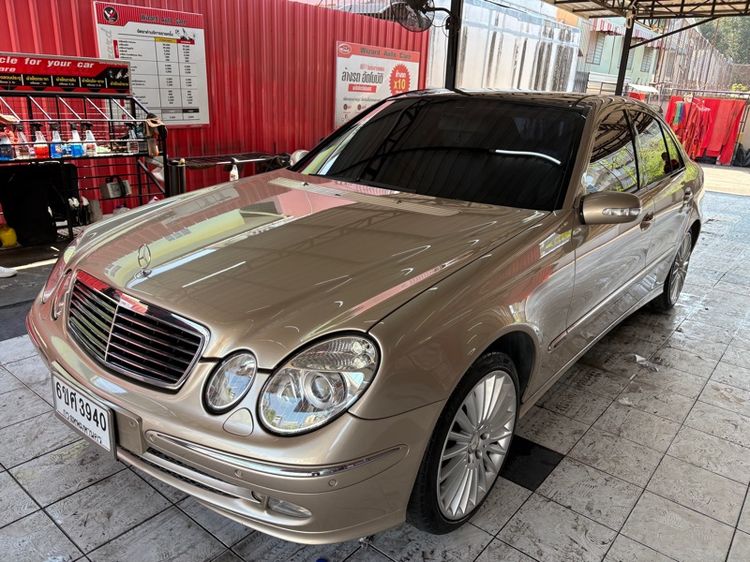 รถ Mercedes-Benz E-Class E240 สี บรอนซ์ทอง