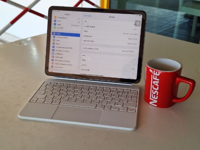 iPad Air 11" M3 และ Magic Keyboard