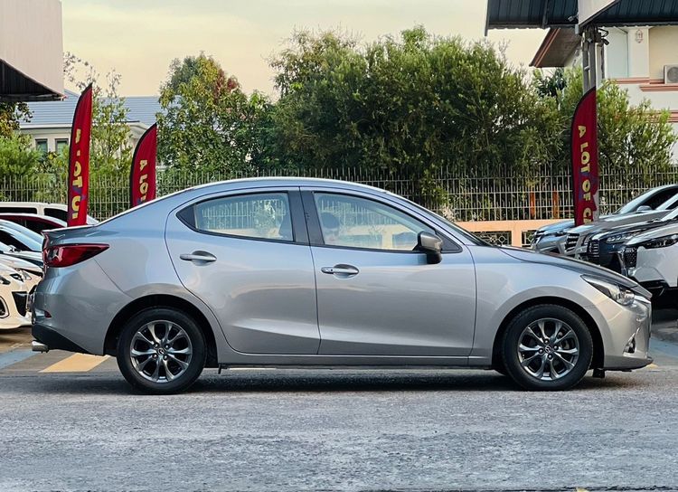 Mazda Mazda 2 2017 1.3 High Connect Sedan เบนซิน ไม่ติดแก๊ส เกียร์อัตโนมัติ เทา รูปที่ 2
