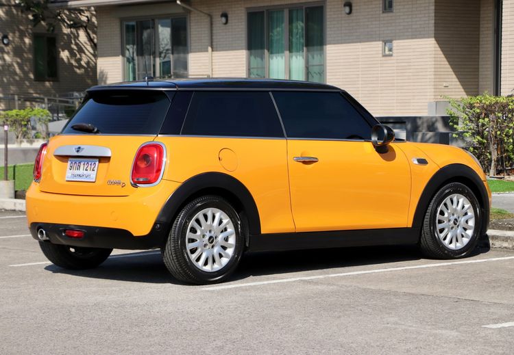 Mini COOPER 3 DOOR HATCH 2015 1.5 Sedan ดีเซล ไม่ติดแก๊ส เกียร์อัตโนมัติ เหลือง รูปที่ 4