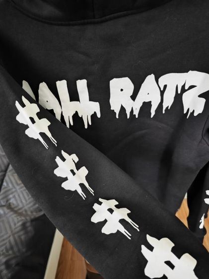 เสื้อกันหนาวฮูกแขนสั้นสภาพ 99 เปอร์เซ็นต์ รูปที่ 2