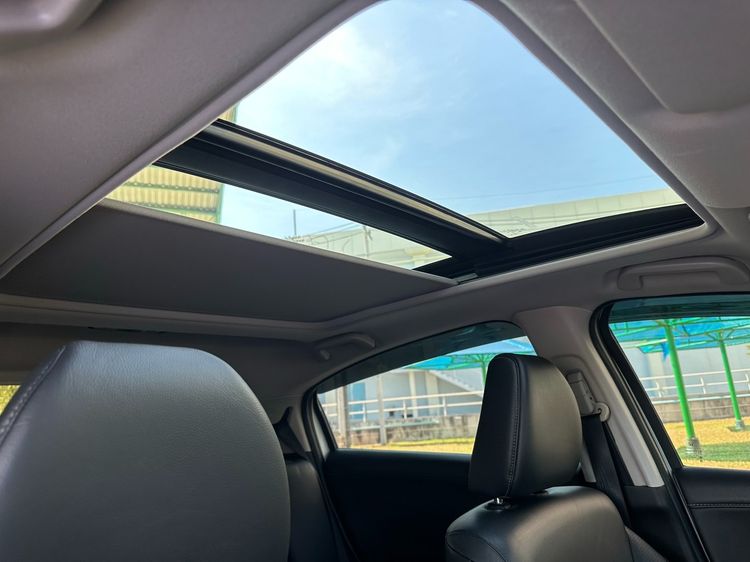 Honda HR-V 2017 1.8 EL Sedan เบนซิน ไม่ติดแก๊ส เกียร์อัตโนมัติ ขาว รูปที่ 2