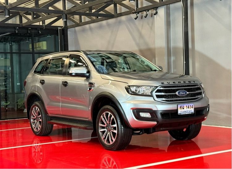 รถ Ford Everest 2.0 Trend สี บรอนซ์เงิน