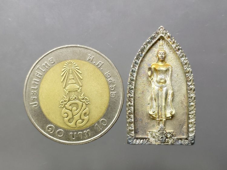 พระพุทธกาญจนพรสยามภูมิ พระราชทาน วปอ. เนื้อเงินพื้นทราย พิธีพุทธาภิเษก ณ วัดพระศรีรัตนศาสดาราม พ.ศ.2539 พร้อมกล่องเดิม รูปที่ 6