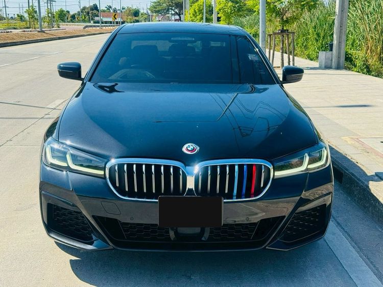 BMW Series 5 2022 530e Sedan ปลั๊กอินไฮบริด (PHEV) เกียร์อัตโนมัติ ดำ รูปที่ 2