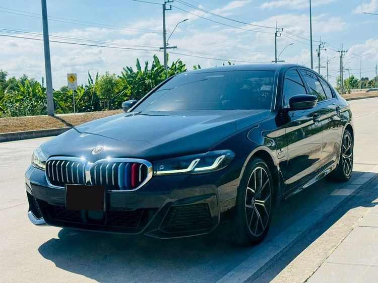 BMW Series 5 2022 530e Sedan ปลั๊กอินไฮบริด (PHEV) เกียร์อัตโนมัติ ดำ