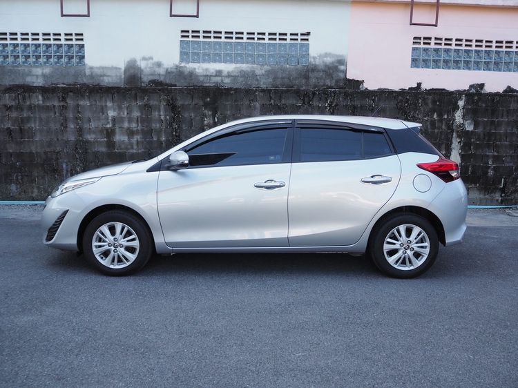 Toyota Yaris 2019 1.5 E Sedan เบนซิน ไม่ติดแก๊ส เกียร์อัตโนมัติ บรอนซ์เงิน รูปที่ 4