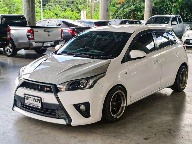 รถ Toyota Yaris 1.2 E สี ขาว