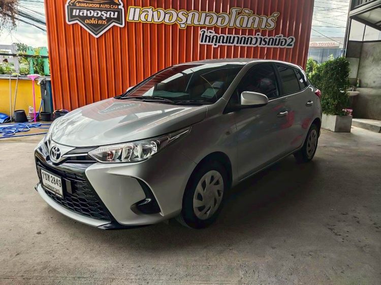 รถ Toyota Yaris 1.2 E สี เทา