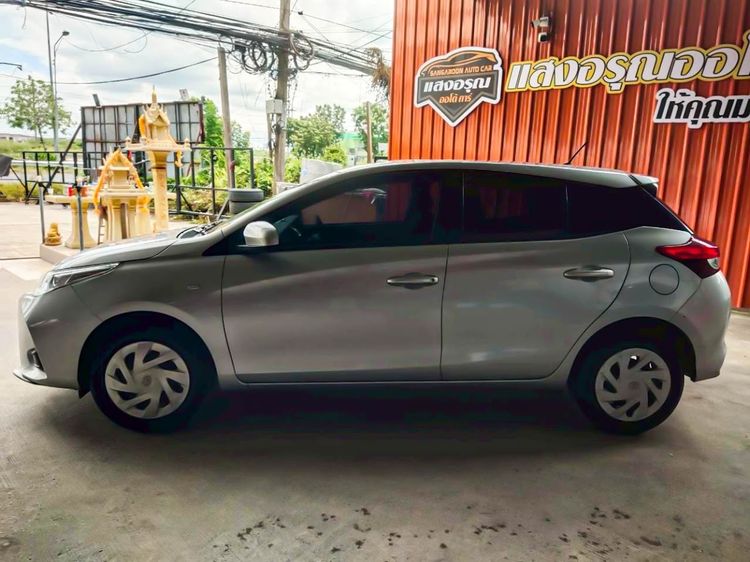 Toyota Yaris 2021 1.2 E Sedan เบนซิน ไม่ติดแก๊ส เกียร์อัตโนมัติ เทา รูปที่ 4