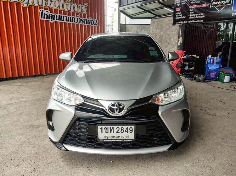 Toyota Yaris 2021 1.2 E Sedan เบนซิน ไม่ติดแก๊ส เกียร์อัตโนมัติ เทา รูปที่ 2